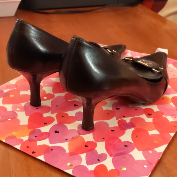 Short leather heels - Picture 2 of 5